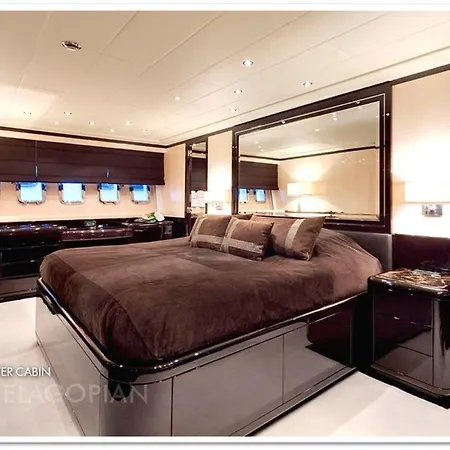 Port Canto, Botel Cannes