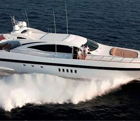 Hotel en barco Port Canto,